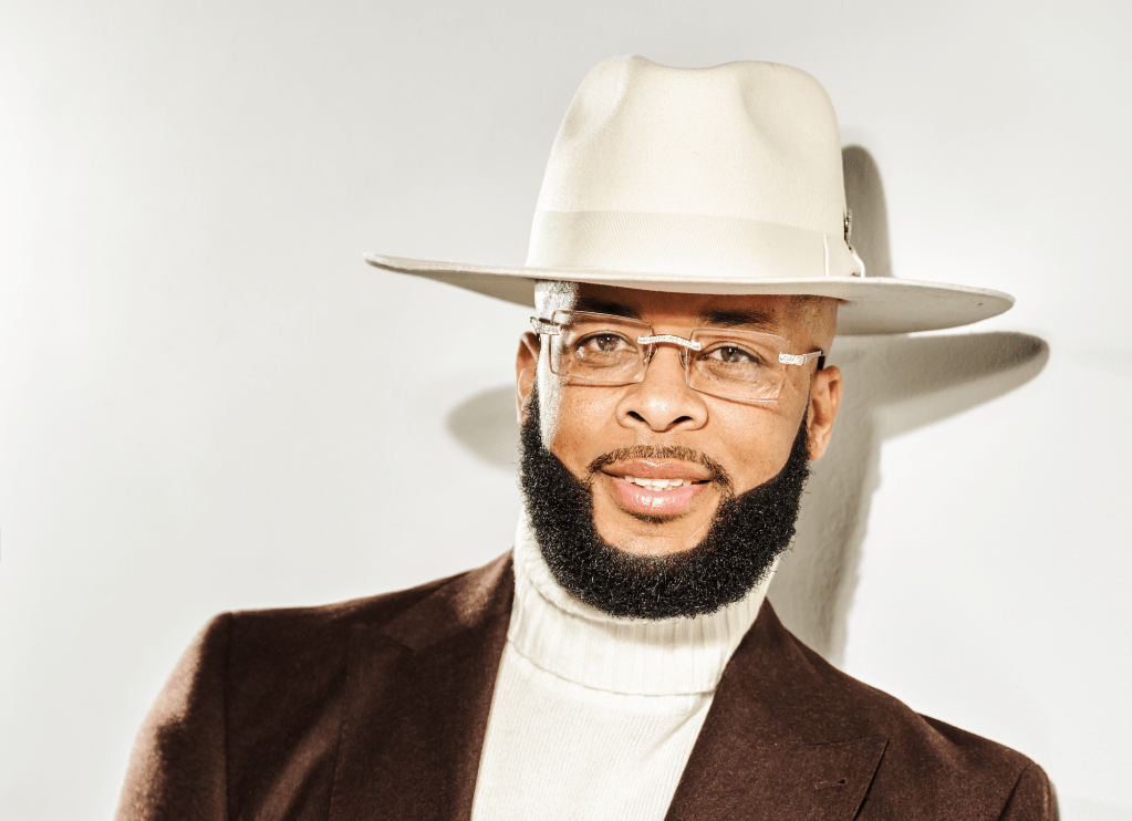 watch: James Fortune For A Long Time (Live) Video Premier