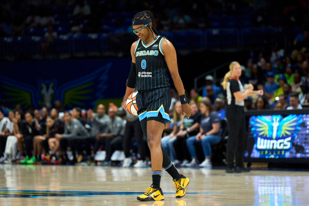 diamond deshields - Chicago Sky v Dallas Wings