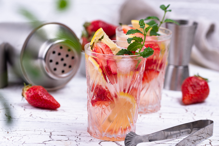 Summer strawberry lemonade with lemon